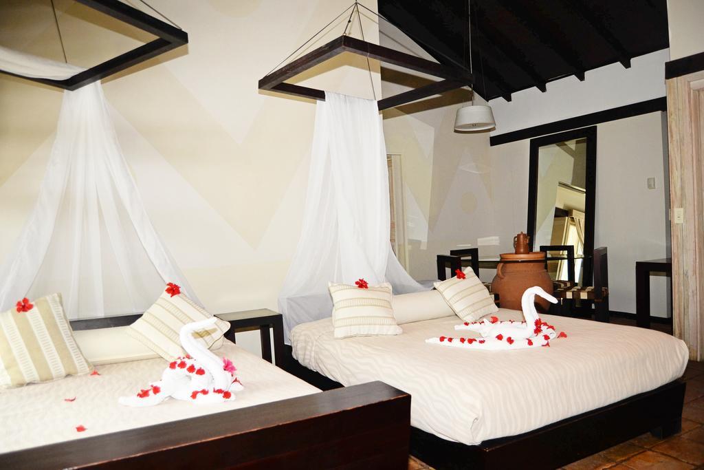 Hotel Henry Morgan All Inclusive West Bay Buitenkant foto
